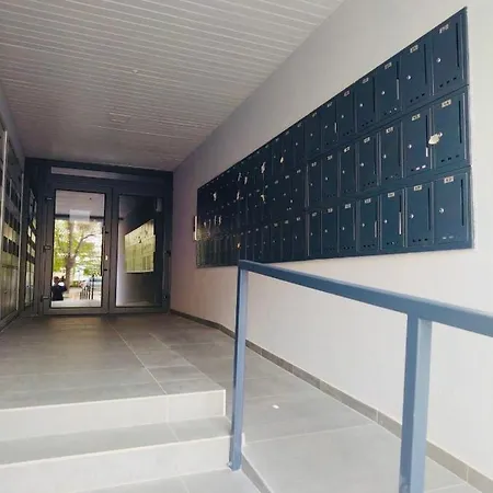 The Golden 7 - Near Center & Free Parking - شقة سكوبجي